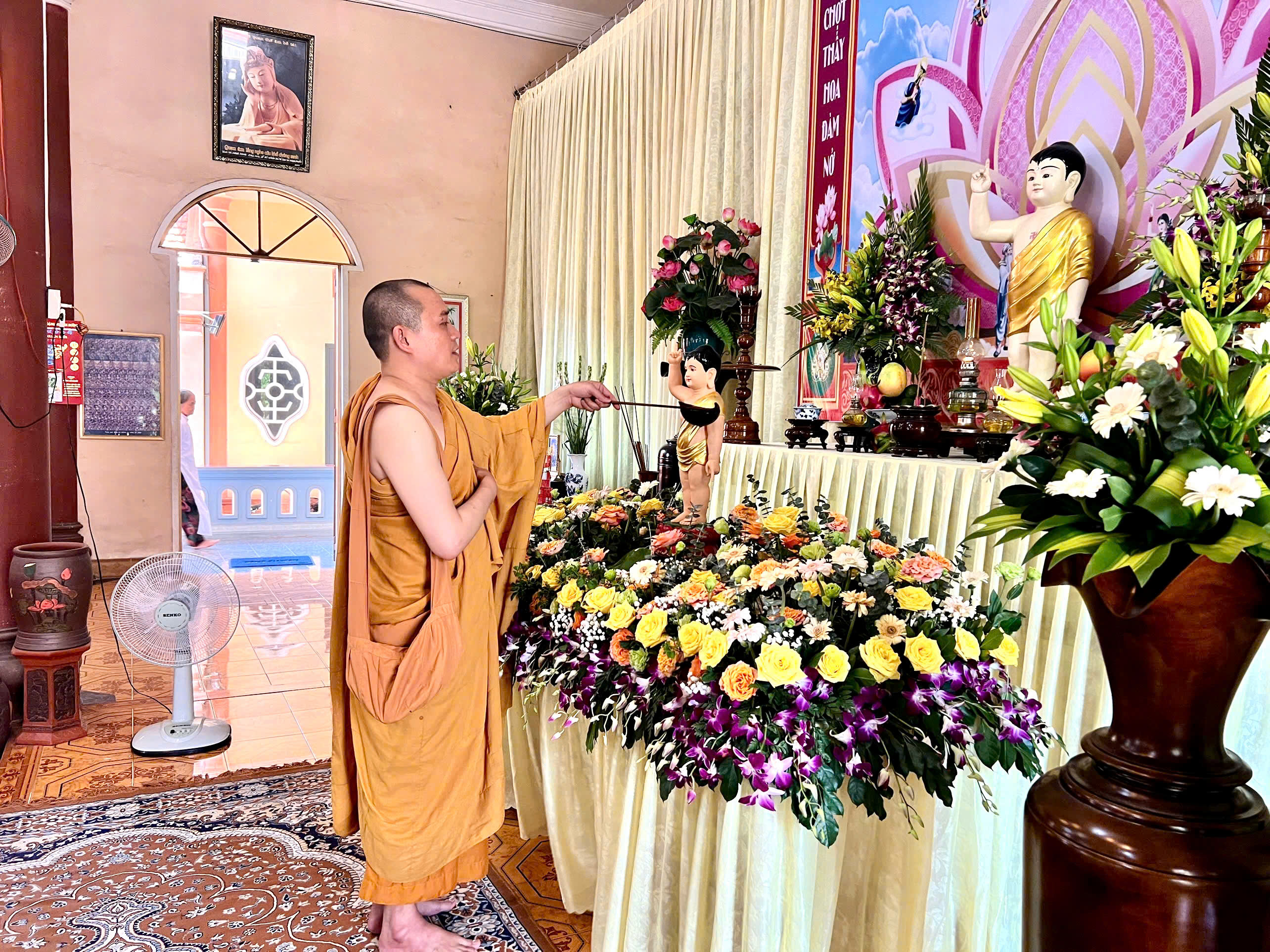 An Nhơn Trang nghiêm lễ tắm Phật tại tịnh xá Ngọc Duyên